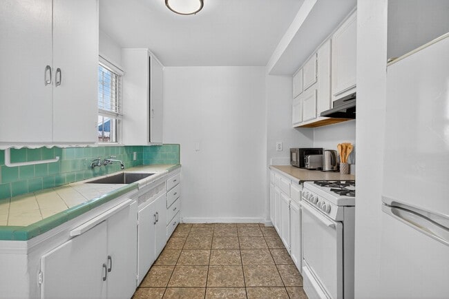 Building Photo - 521 Olive Ave