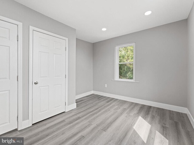 Building Photo - 9 N Front St