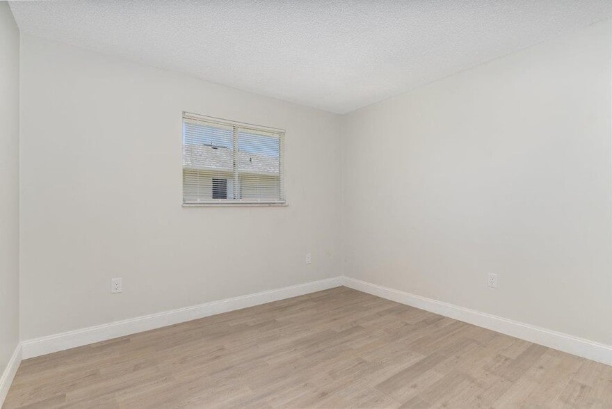 Building Photo - 4112 Yellow Pine Ln