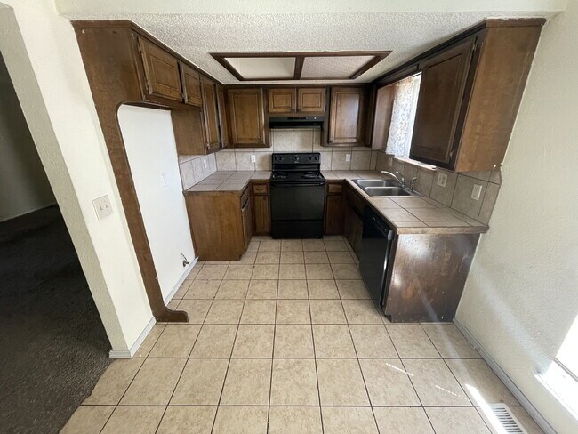 Building Photo - 6901 Lyrewood Ln