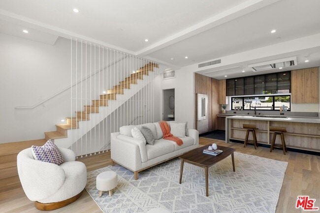 Building Photo - 1413 S Doheny Dr