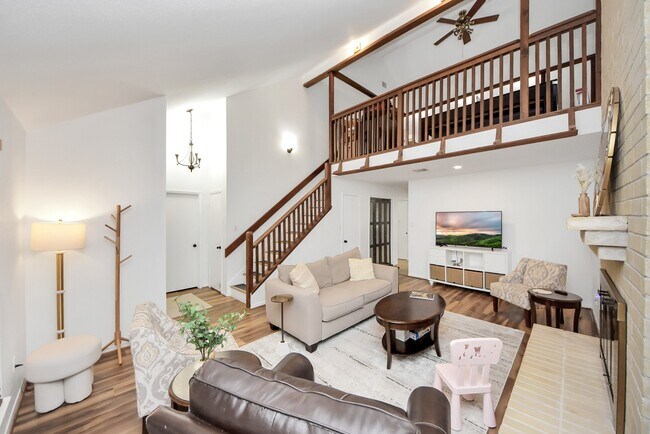 Building Photo - 18 N Deerfoot Cir