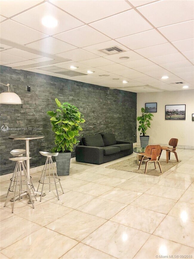 Building Photo - 1035 West Ave