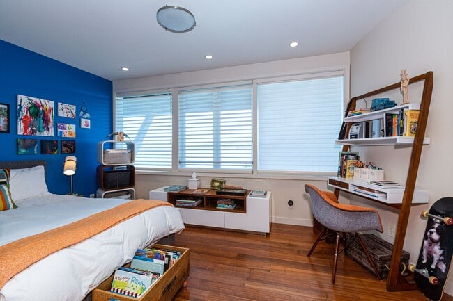 Building Photo - Luxurious Sausalito Breathtaking View Masterpiece! 4BR/3.5BA Home + 1BR/1BA Guest House! Parking!...