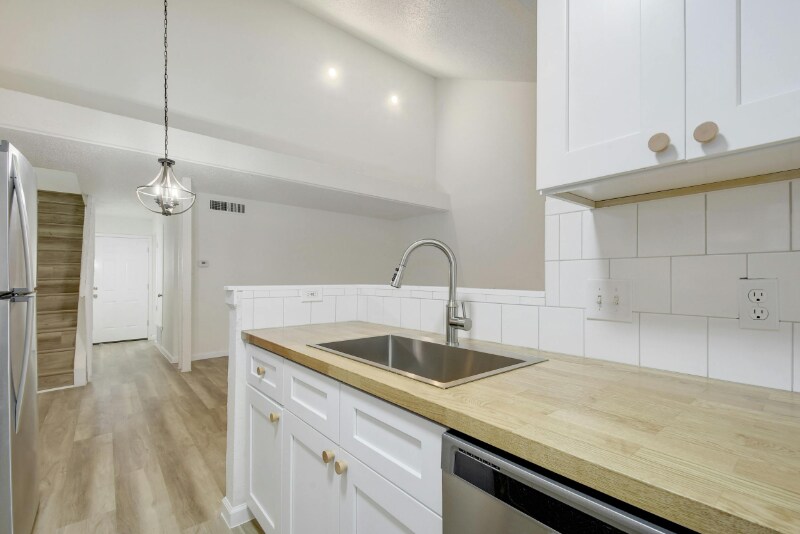 Building Photo - 6803 Woodhue Dr