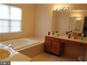 Building Photo - 49 Heath Ct