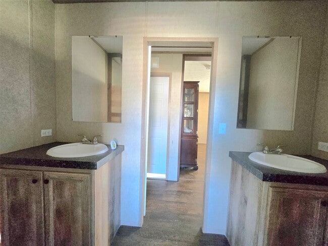 Building Photo - 219 Zinn Dr