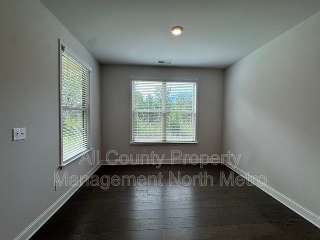 Building Photo - 7870 Tiberon Pkwy