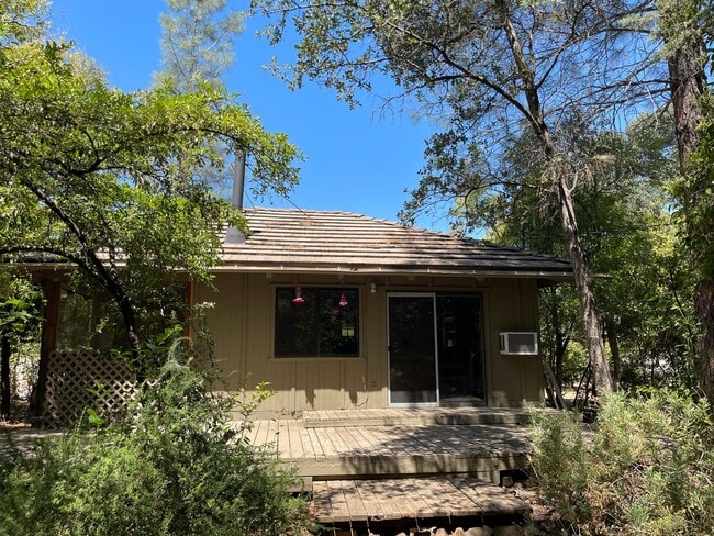 Building Photo - Cozy and convenient, private location, Cot...
