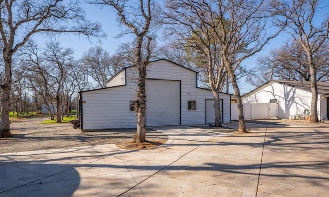 Building Photo - A Private Oasis with Unmatched Amenities 4...