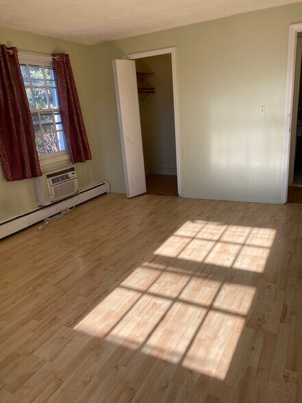 Building Photo - 1202 Middle Tpke W