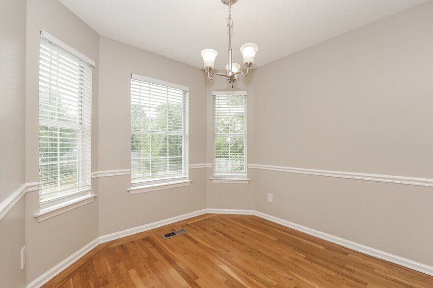 Building Photo - 1318 Knight Dr