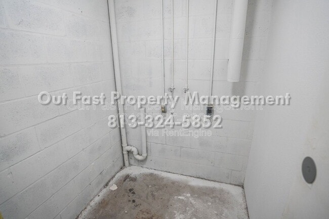Building Photo - 6913 Mathers Ln