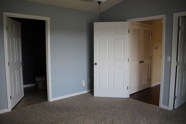 Building Photo - Available for Rent: 2 Bedroom/2 Bathroom C...