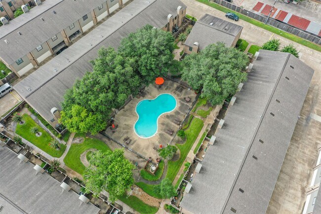 Building Photo - 9850 Pagewood Ln