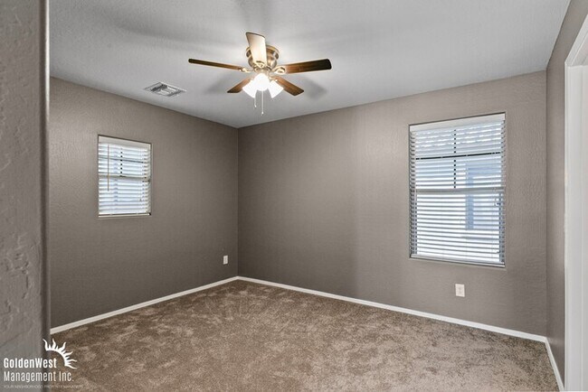 Building Photo - Stunning 4Bdm 3Ba Home with Modern Features in Waddell!