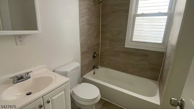 Building Photo - 120 S 7th St