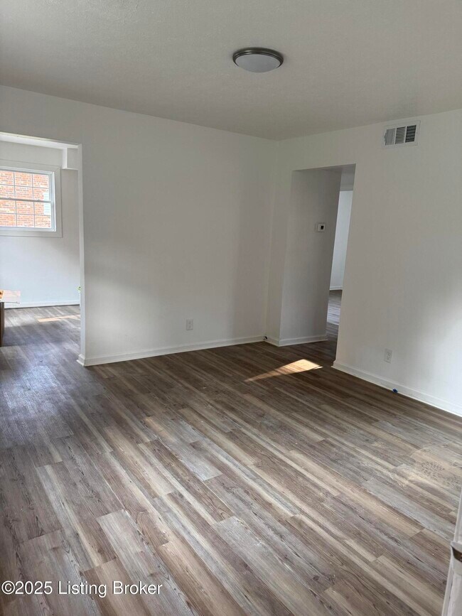 Building Photo - 10318 Greentree Ln