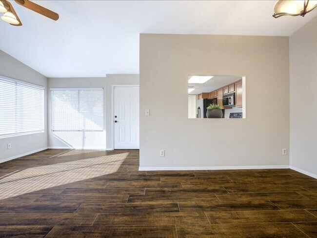 Building Photo - Modern 2 Bedroom 2 Bathroom home with comm...