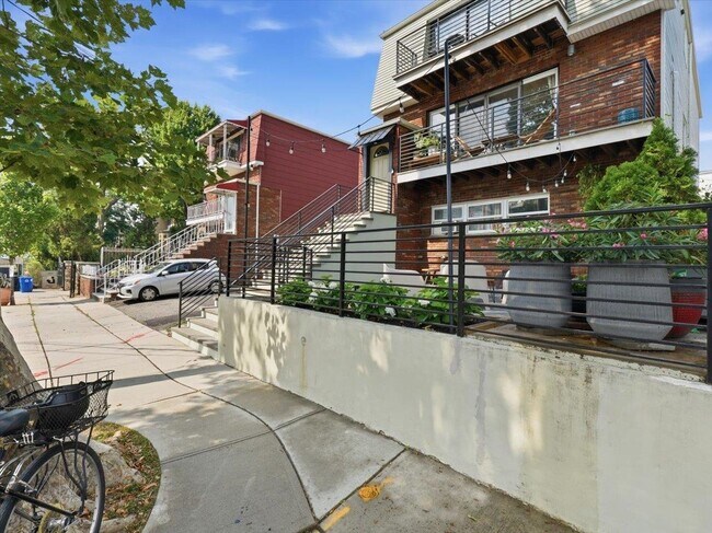 Building Photo - 59 Hauxhurst Ave