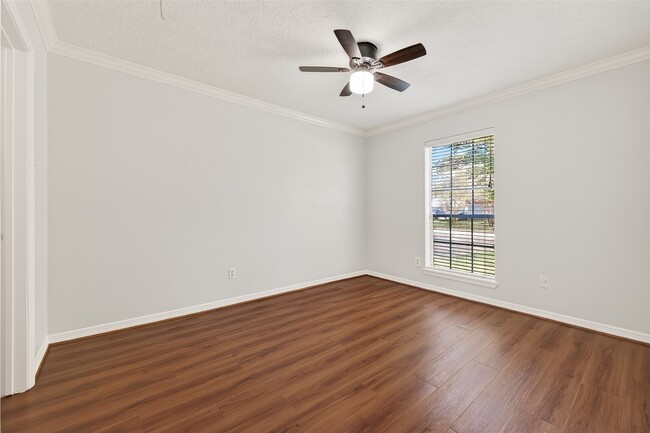 Building Photo - 19531 Woodglen Dr