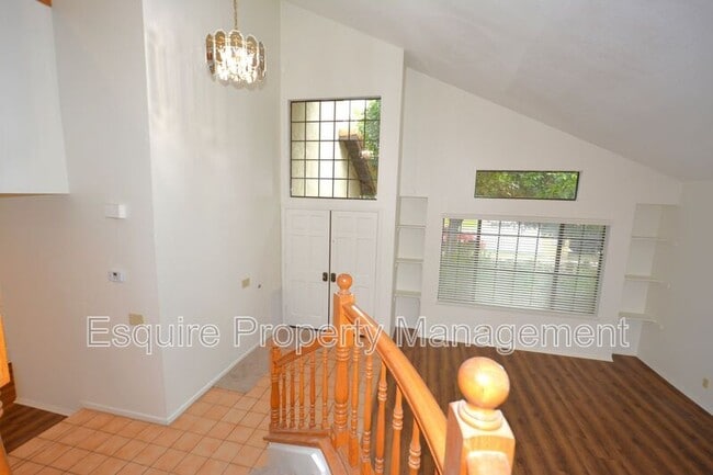 Building Photo - 1610 Oneida Pl