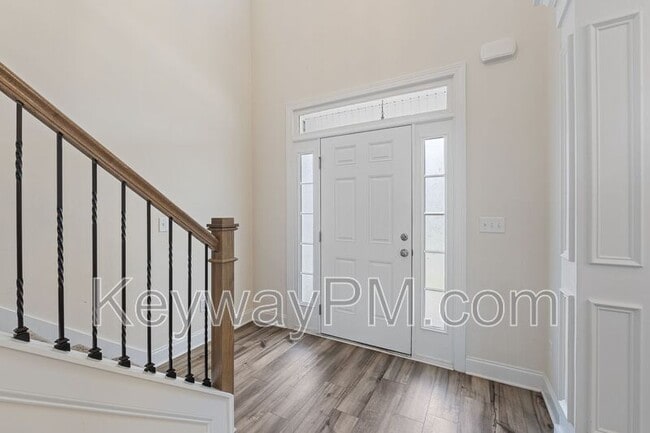 Building Photo - 585 Hampton Dr