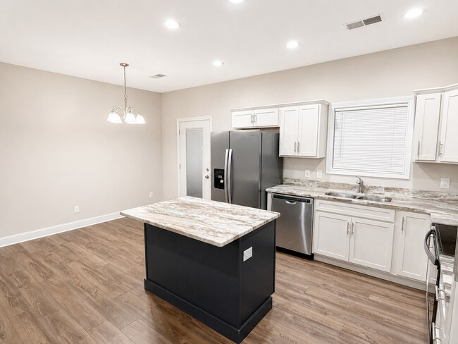 Building Photo - 547 Southern Cross Dr