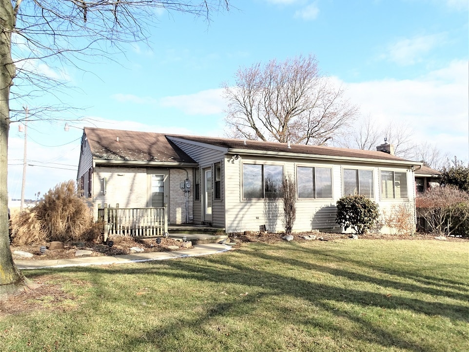 Building Photo - 1357 E Oregon Rd