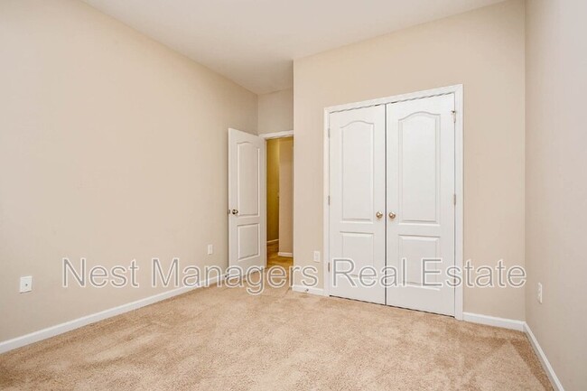 Building Photo - 450 Roanoke Dr