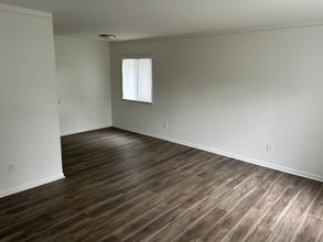 Building Photo - 21103 Vernier Rd