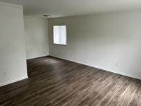 Building Photo - 21103 Vernier Rd