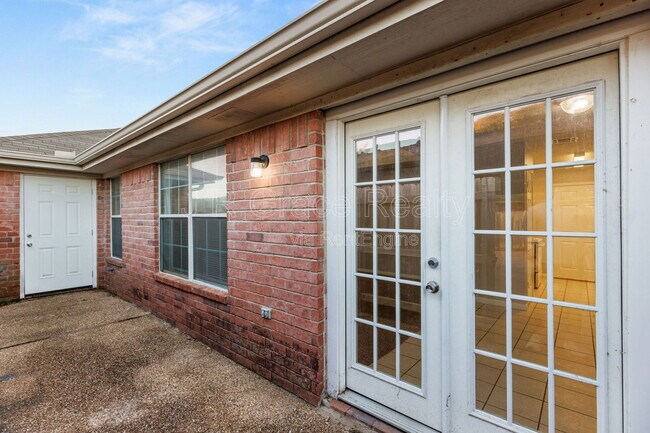 Building Photo - 10217 Hyacinth Ln