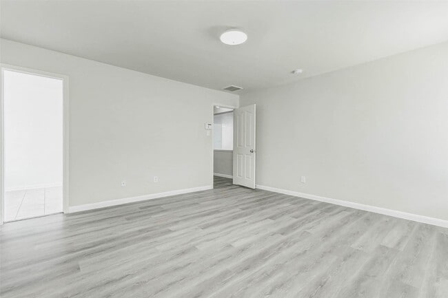 Building Photo - 7027 Parkford Meadow Dr