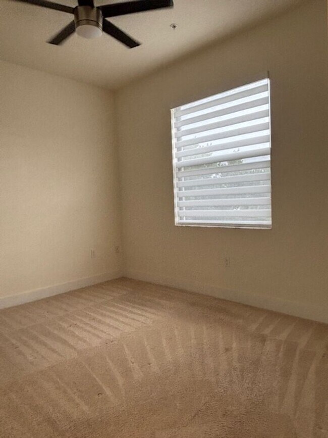 Building Photo - Great Condo unit in Doral