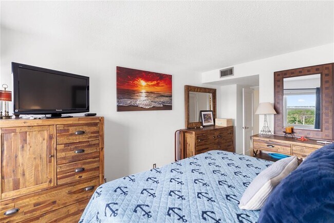 Building Photo - 1750 Benjamin Franklin Dr