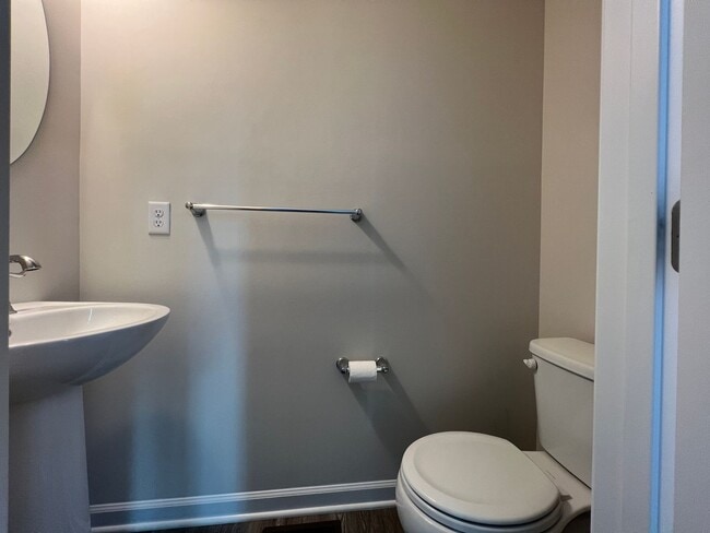 Building Photo - 225 Stonehurst Dr