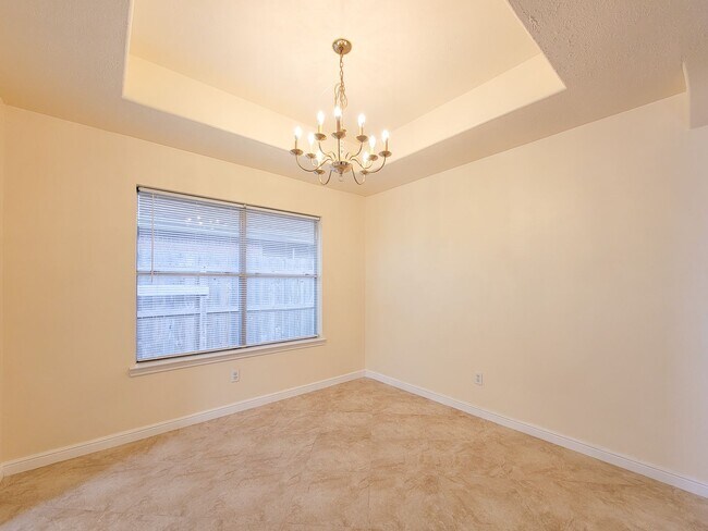 Building Photo - NICE CLEAN HOME. FORMAL LIVING DINING , DEN, BIG KITCHEN WITH BRAKFAST ROOM. TILE FLOOR IN KITCHE...
