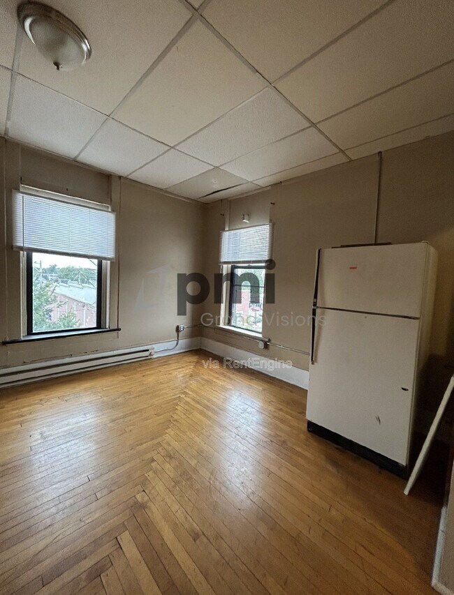 Building Photo - 601 Monroe Ave