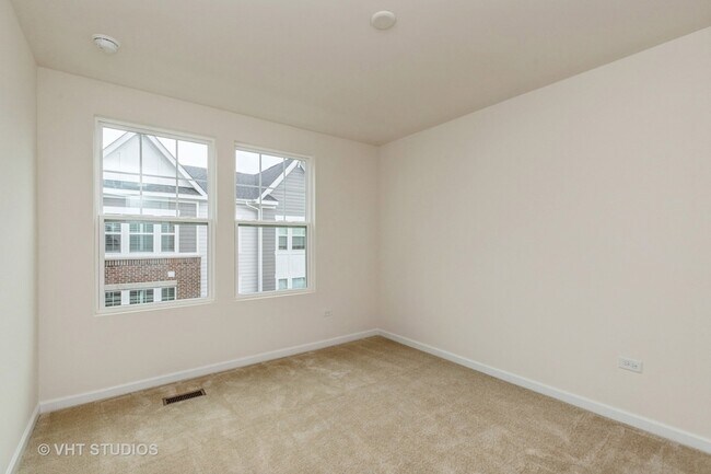 Building Photo - 155 Yorktown Ct