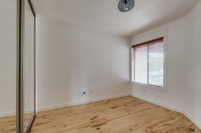 Building Photo - 4011 Rosser Square