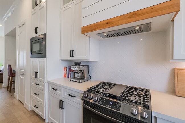 Building Photo - 2017 Lou Ellen Ln