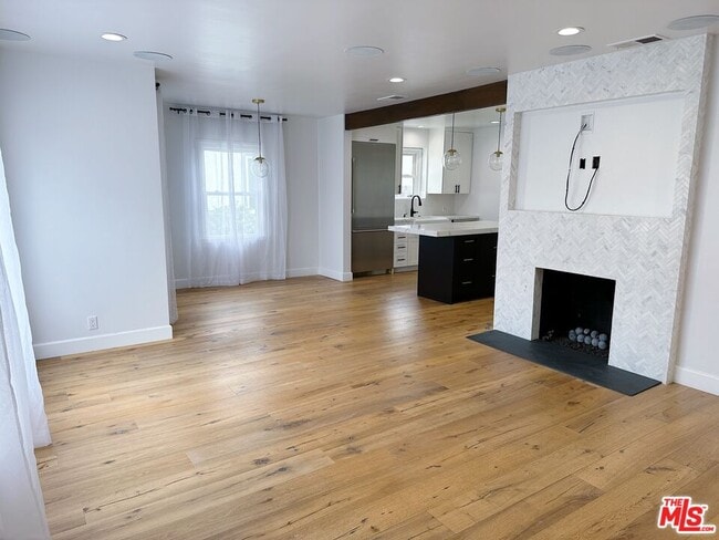 Building Photo - 6214 W 77th St