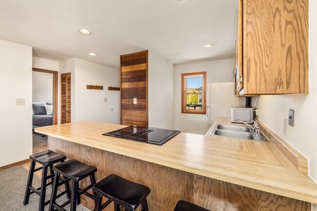 Building Photo - Winter Seasonal or Long Term Rental- Snowscape Condos #50