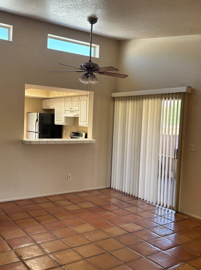 Building Photo - 1401 S Moonlight Dr
