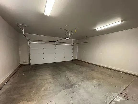 Building Photo - "Spacious 4-Bed, 3.5-Bath Gem with 2,359 Sq Ft of Comfort in Scenic St. George!"