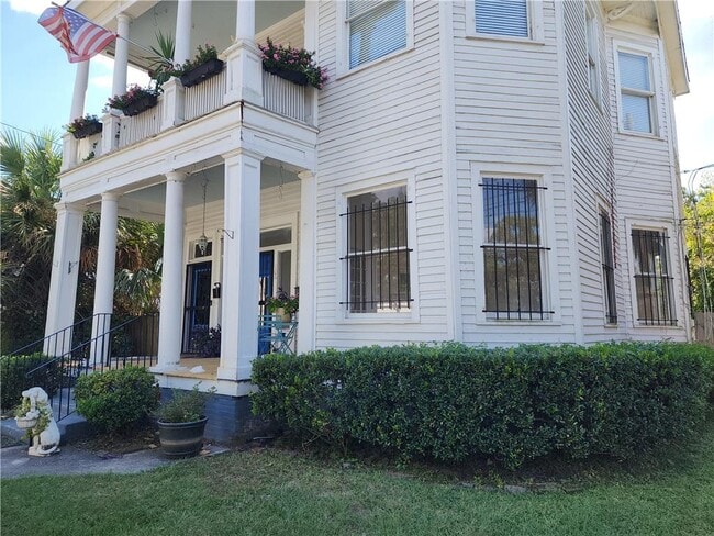 Building Photo - 106 S Bayou St