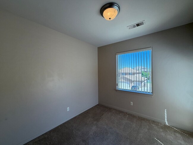 Building Photo - 4 Bedroom Home Plus Office Available Near Eubank Blvd NE & Paseo Del Norte!