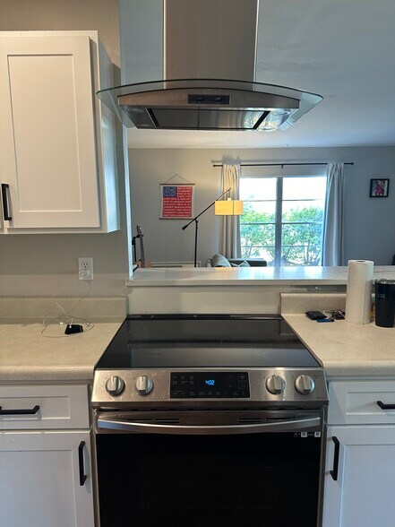 Building Photo - 132 W America St