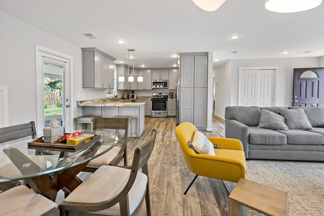 Building Photo - 6532 Summerton Way